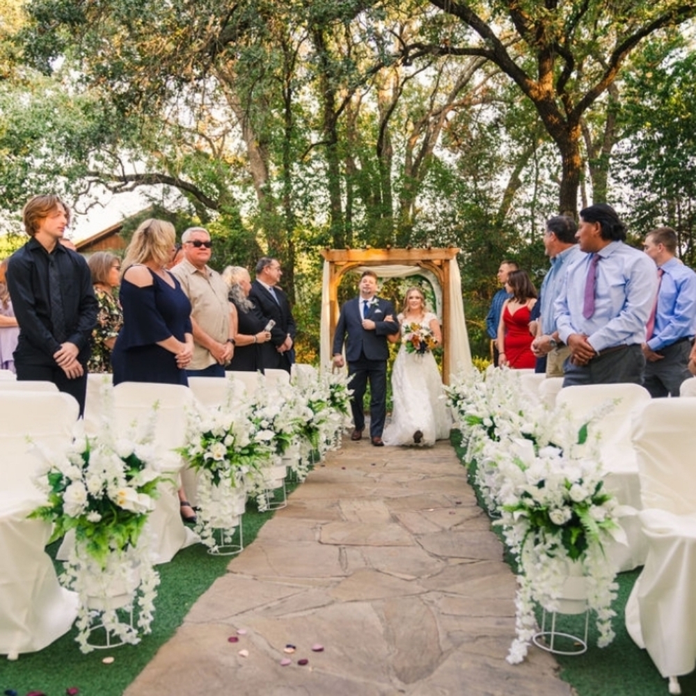 Wedding decorations Aisle runners. Centerpieces